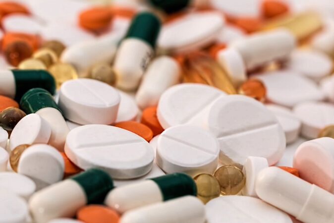 Medicamentos utilizados para tratar la cistitis antibióticos, probióticos, antiespasmódicos, hierbas medicinales.